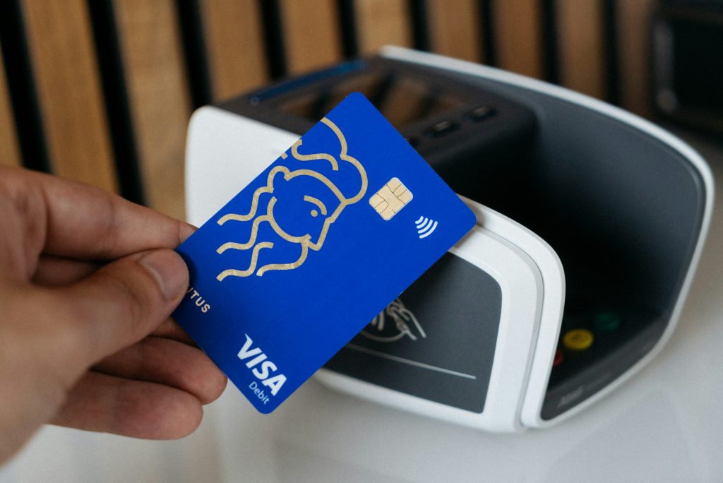 Contactless card payment on terminal device